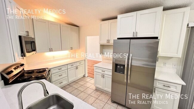 Building Photo - 23 Winding Woods Trail