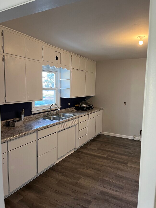 kitchen - 2209 N North Ave