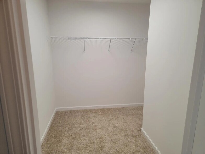 Building Photo - 7703 Mossy Landing Ln