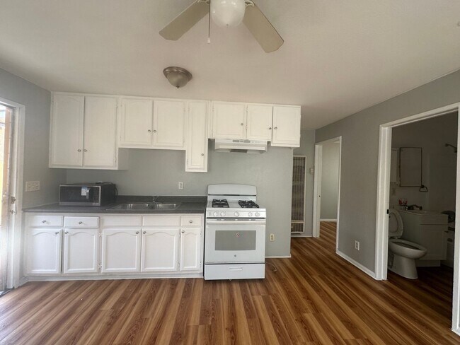 Building Photo - 4554 N Lakewood Blvd