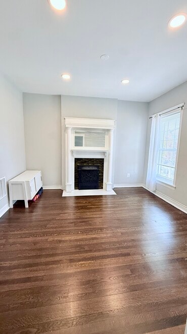Building Photo - 3767 N Southport Ave