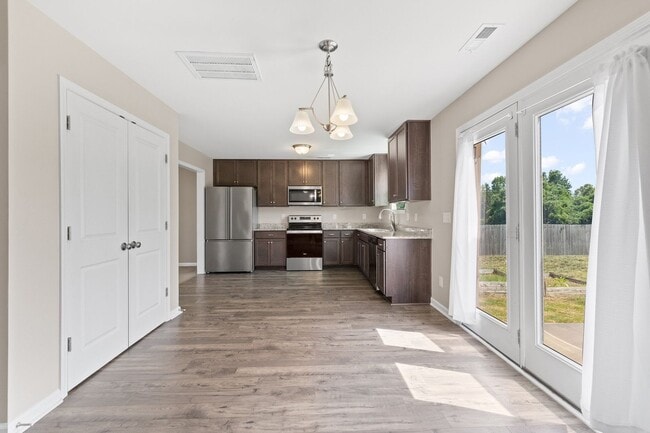 Building Photo - 230 Rosewood Ln