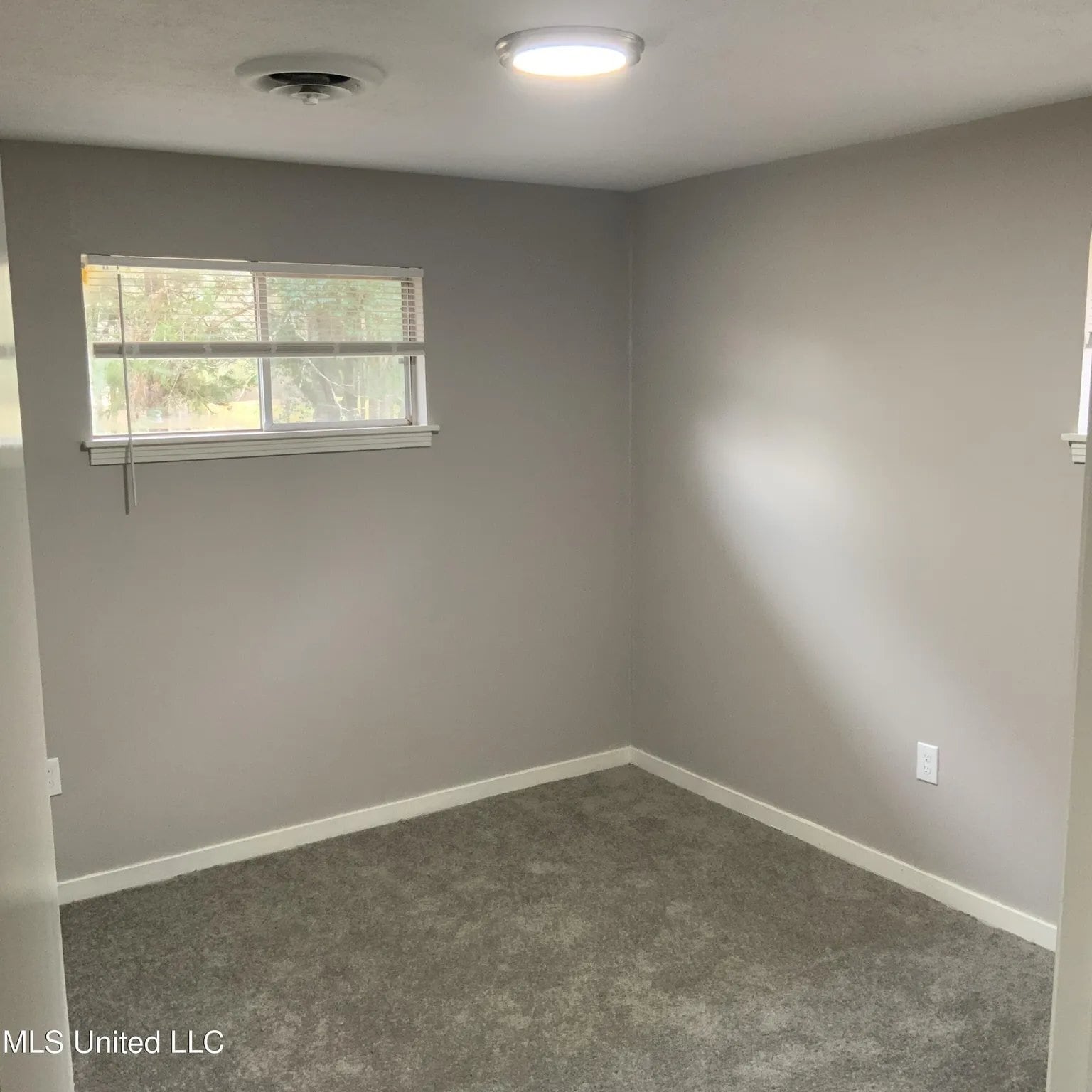 Building Photo - 1144 McCluer Rd