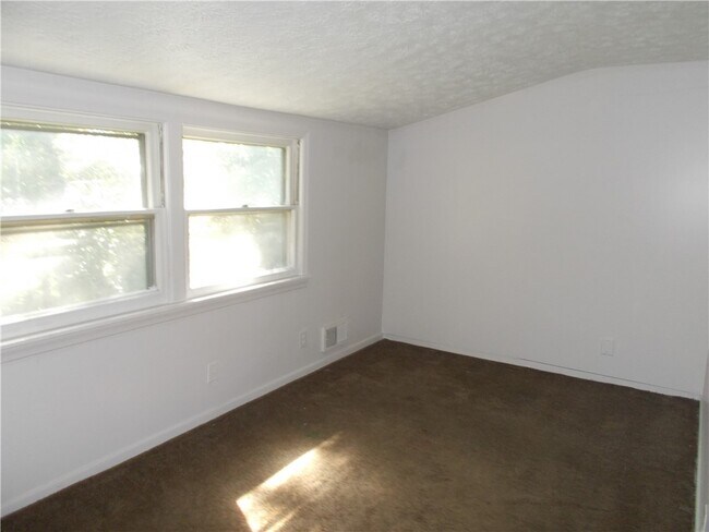 Building Photo - 70 Woodhill Dr