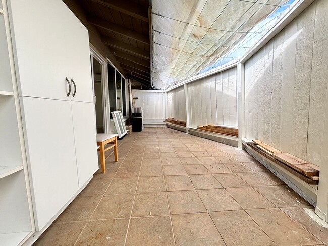 Building Photo - Newly Renovated 3BR/2BA Townhouse at Waial...