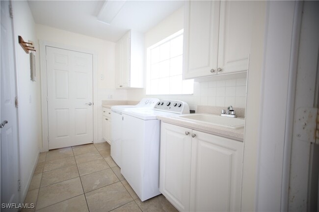 Building Photo - 7558 Rozzini Ln