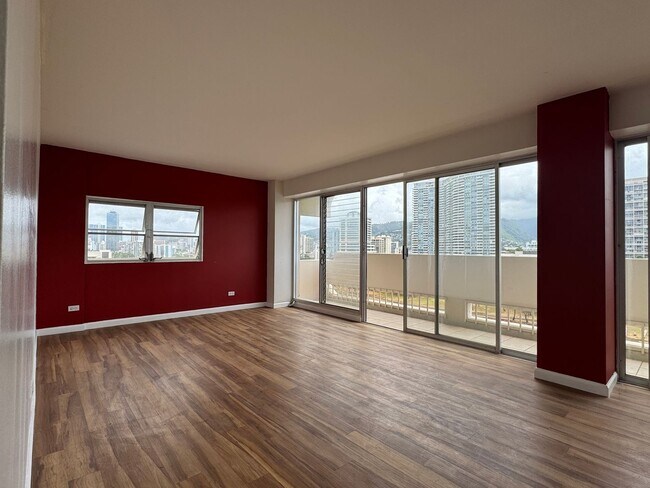 Building Photo - 2 Bed/1.5 Bath/1 Parking at Twin Towers in...