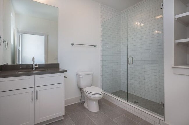 Building Photo - Beautiful Condo in Cleveland Park (Downtow...