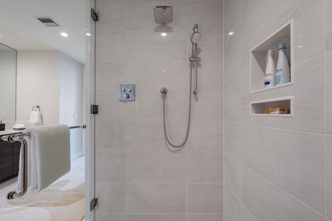 Building Photo - 301 1st St S