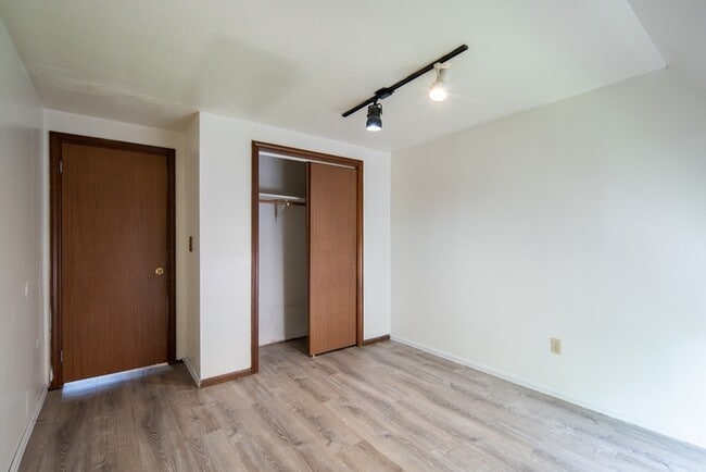 Building Photo - 7 105th St