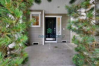 Building Photo - 3 BED & 2.5 BATH SINGLE FAMILY HOUSE FOR RENT