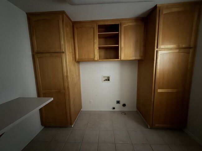 Building Photo - 221 S 7th St