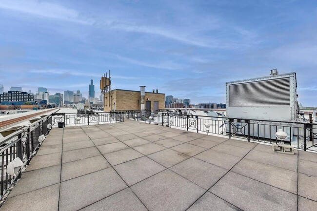 Building Photo - 1301 W Madison St