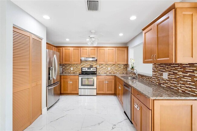 Building Photo - 470 NW 38th Ave