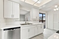 Building Photo - 16762 Viewpoint Ln