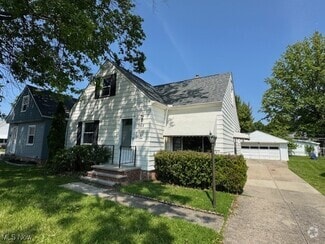 Building Photo - 385 E 271st St