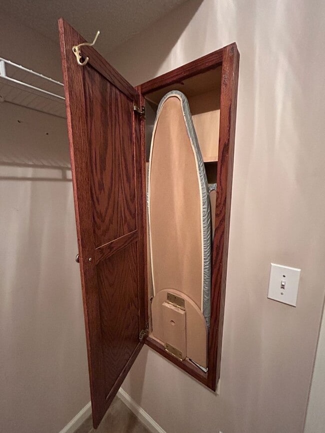 Building Photo - 273 Ivy Pl