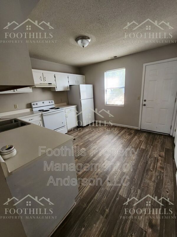 Building Photo - 108 Woodland Dr