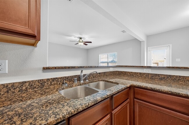 Building Photo - 5119 Harbor Palm Dr