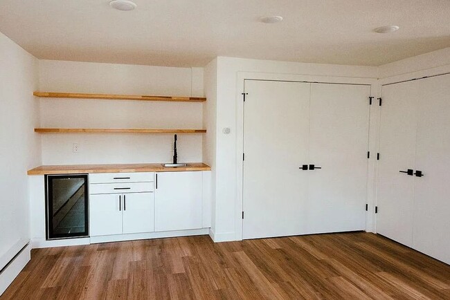 Building Photo - LUX 3BD, 3BA Foothills Home Only 5 Minutes...