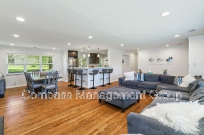 Building Photo - 217 Buckingham Dr