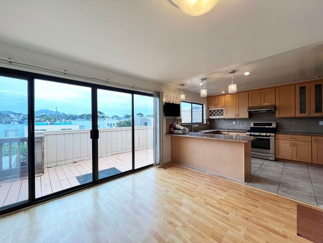 Building Photo - Charming Upstairs Unit in Desirable Parksi...