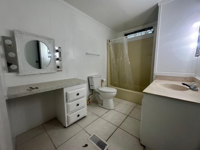 Building Photo - 23017 Watergate Cir