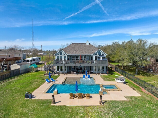 Building Photo - 12734 Tri City Beach Rd