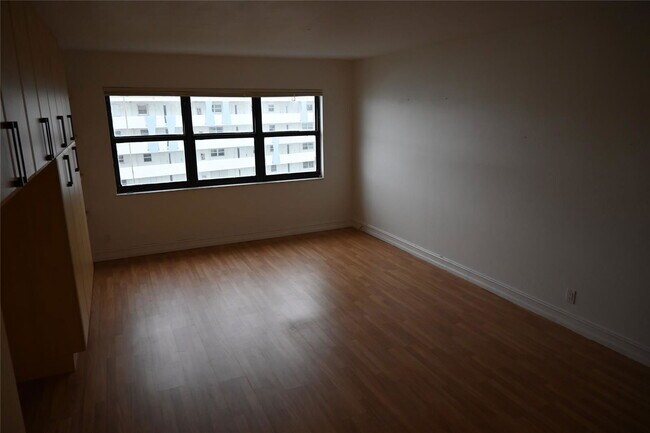 Building Photo - 1800 S Ocean Blvd