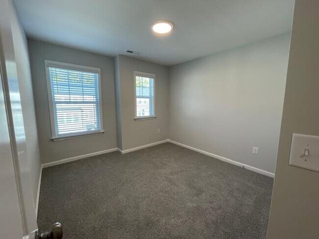 Building Photo - 1988 Chipley Dr