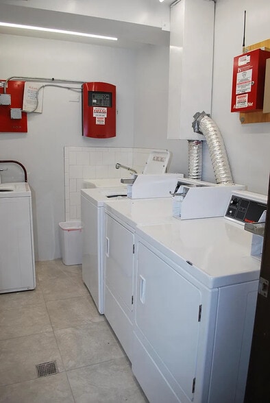 shared laundry - 5520 Belmont Rd