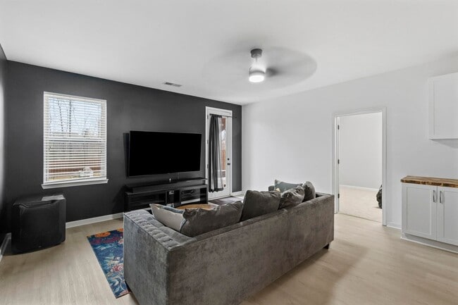 Building Photo - Stunning 3 Story Home in Crawford Creek