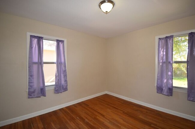 Building Photo - 2154 E Emerson Ave