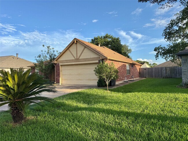 Building Photo - 9019 Autumnsong Dr