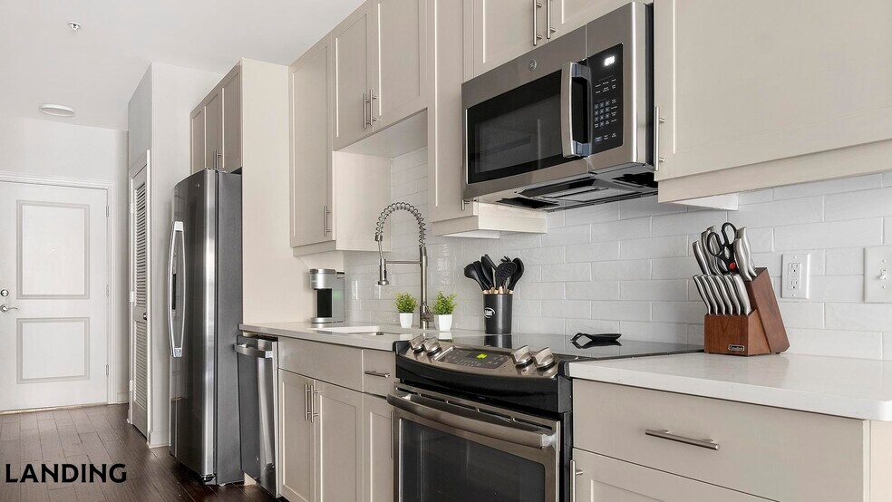 Building Photo - 2420 Peachtree Rd NW