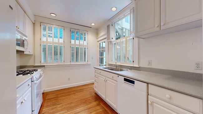 Building Photo - 941 Lombard St