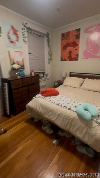 Building Photo - 56 Queensberry St