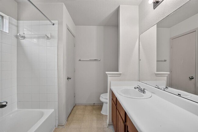 Building Photo - 2412 Kale Dr