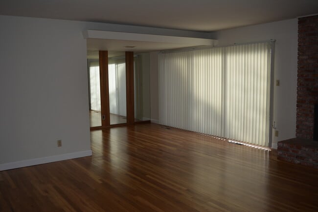 Building Photo - Single Family Home with Pool