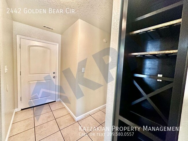 Building Photo - Single Story 3 Bedroom 2 Bath Golden Bear ...