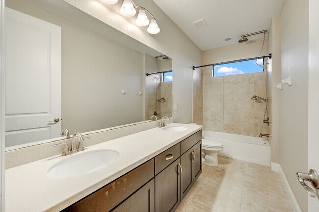 Building Photo - 4BR, 2.5BA home with resort style outdoor living!