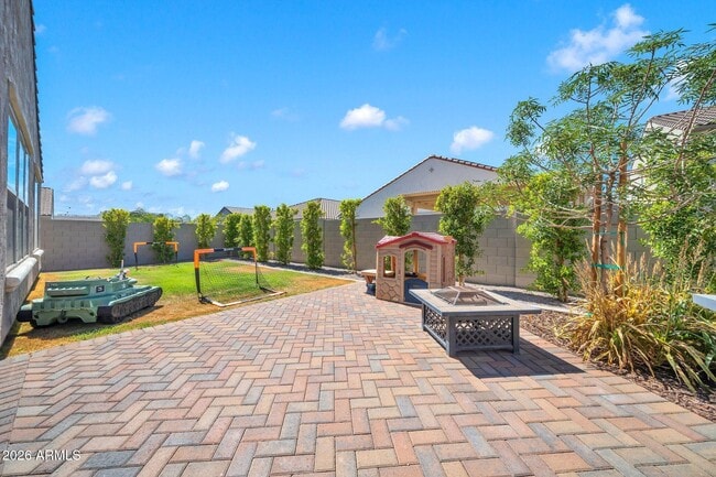 Building Photo - 17605 W Medlock Dr
