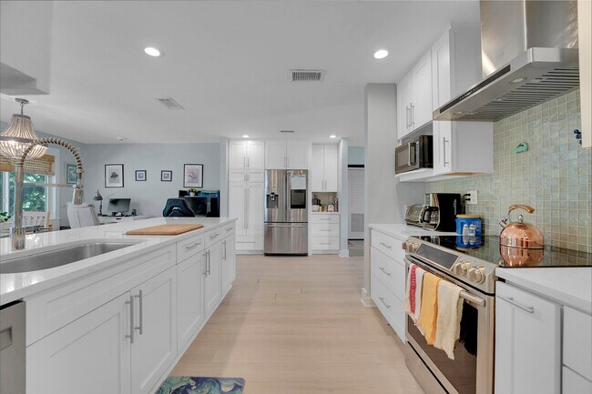 Building Photo - 1708 Sunset Isle Rd