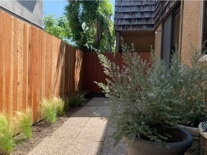 Patio - 2497 S Barrington Ave