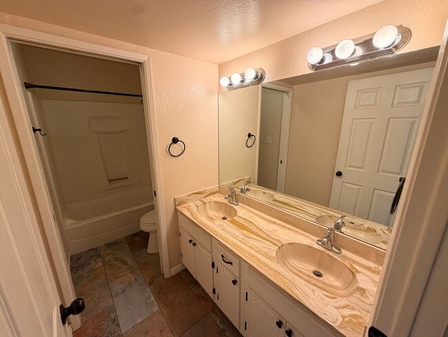 Building Photo - 4509 W Continental Dr