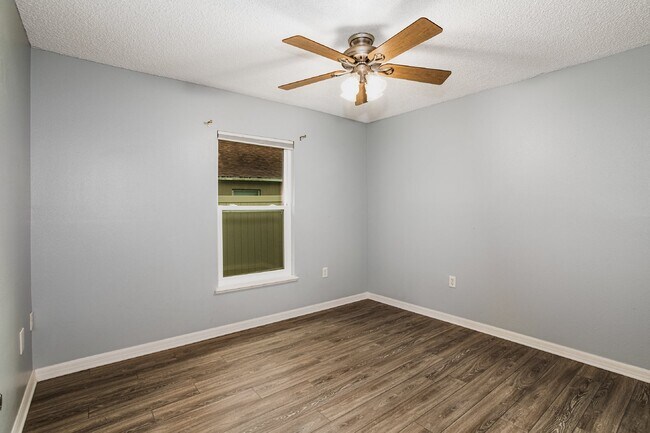 Building Photo - FOR RENT:  4 BEDROOM 2, BATHROOM HOME IN H...