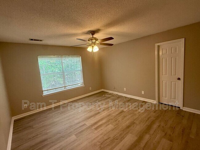 Building Photo - 227 Sugar Mill Dr