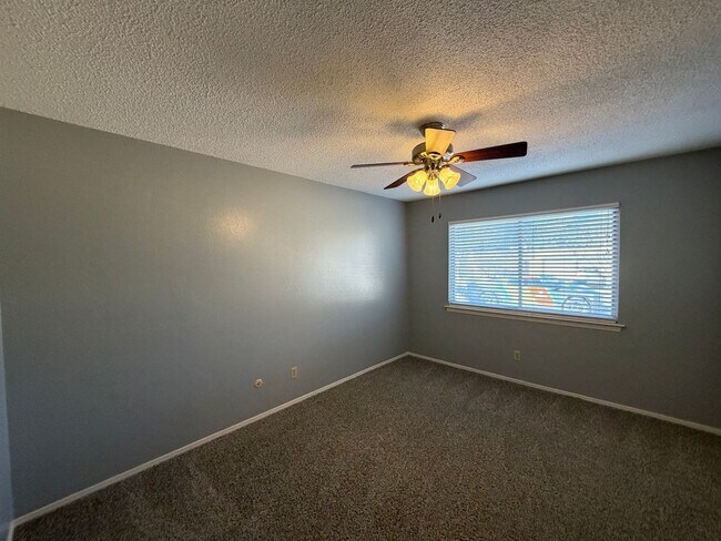 Building Photo - 3 Bedroom Single Story Home Available Near Louisiana Blvd NE & Candelaria Rd NE!