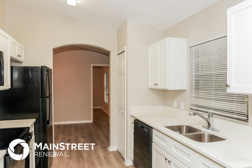 Building Photo - 430 Almansa St NE