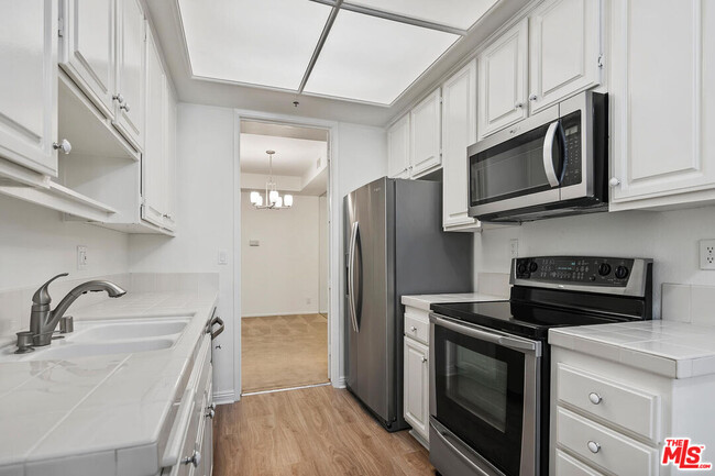 Building Photo - 2131 Century Park Ln